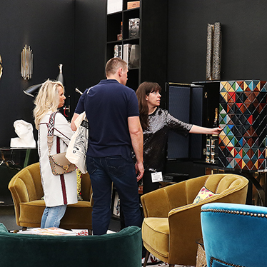 For BRABBU, the DECOREX promises to be the most exciting ever. It is the stage that will reunite the brand’s novelties, the best sellers and the most wanted by the Press. A cosmopolitan, cozy and fierce ambiance that totally reflects the brand’s mission.